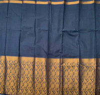 Poles apart - dip dyed Madurai Sungudi saree with Vanasingaram border